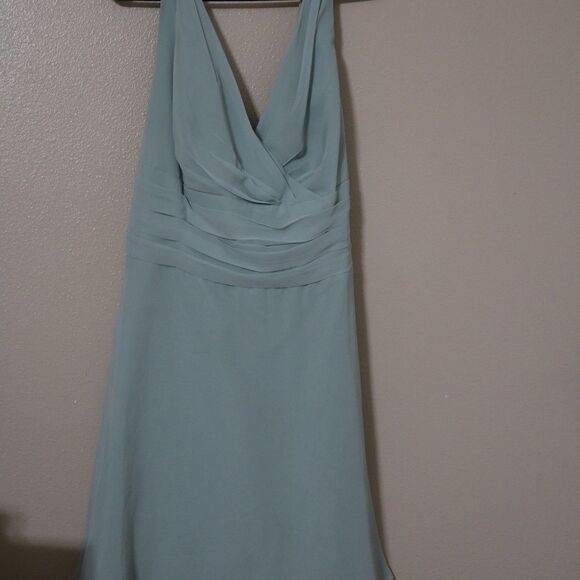 David’s Bridal Tea Length Bridesmaids Sage Green Dress 16 - Picture 1 of 3